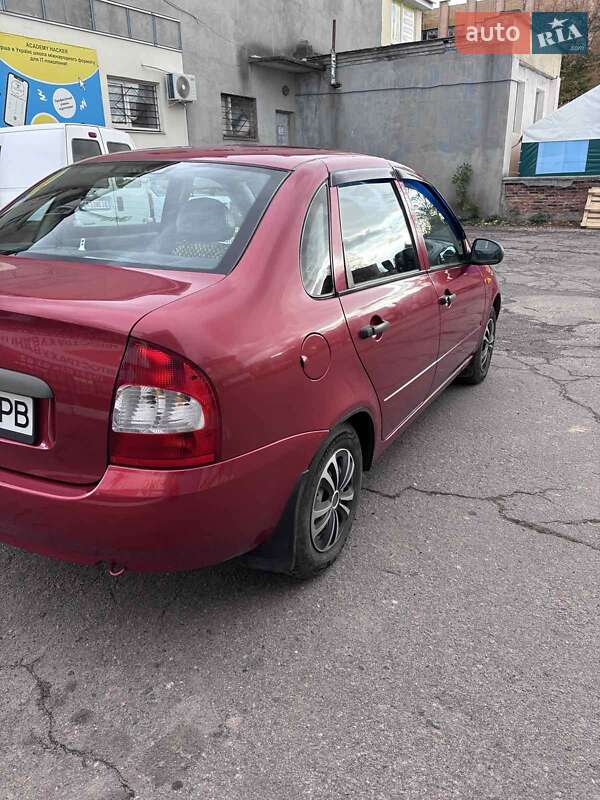 Седан ВАЗ / Lada 1118 Калина 2006 в Звенигородке