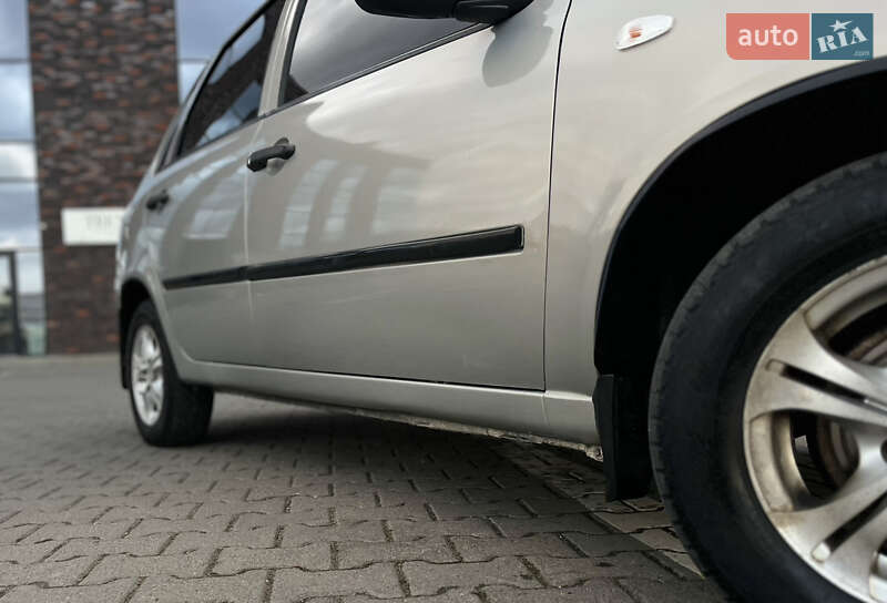 Седан ВАЗ / Lada 1118 Калина 2006 в Чернівцях фото 5 Седан ВАЗ / Lada 1118 Калина 2006 в Чернівцях