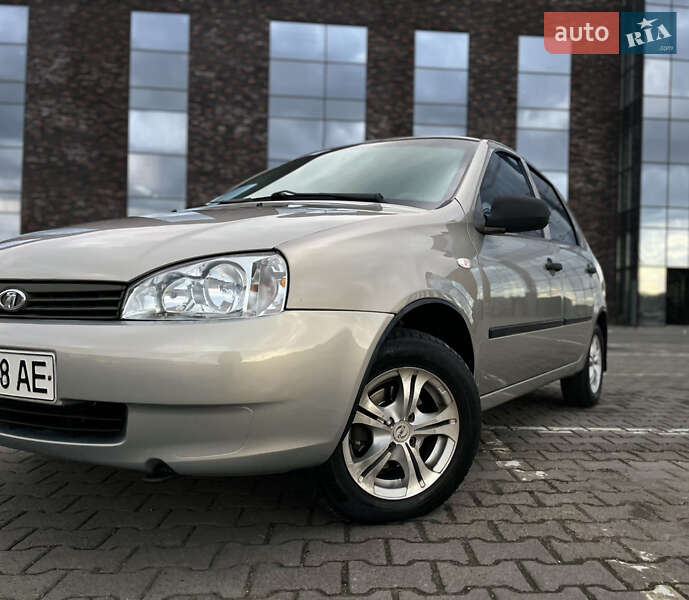 Седан ВАЗ / Lada 1118 Калина 2006 в Чернівцях