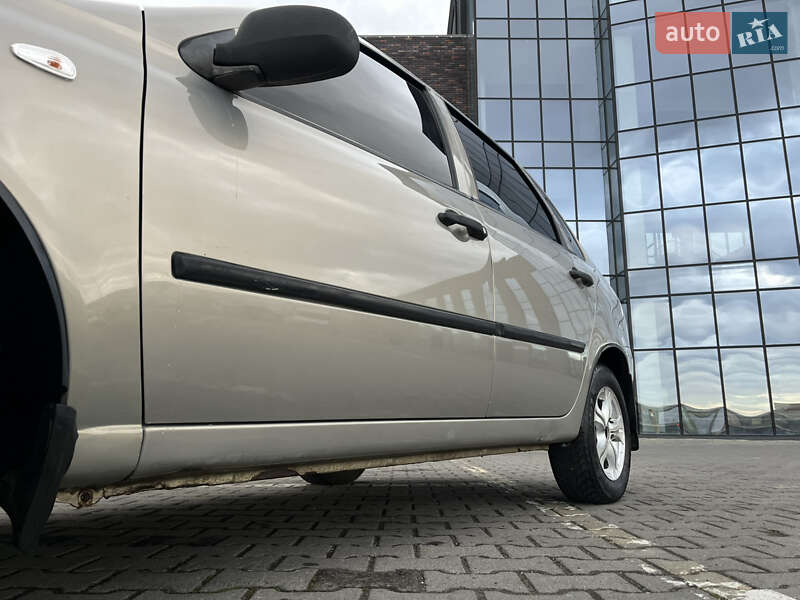 Седан ВАЗ / Lada 1118 Калина 2006 в Чернівцях