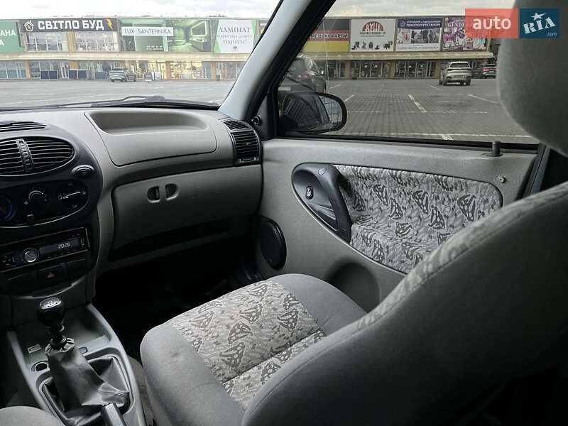 Седан ВАЗ / Lada 1118 Калина 2006 в Чернівцях