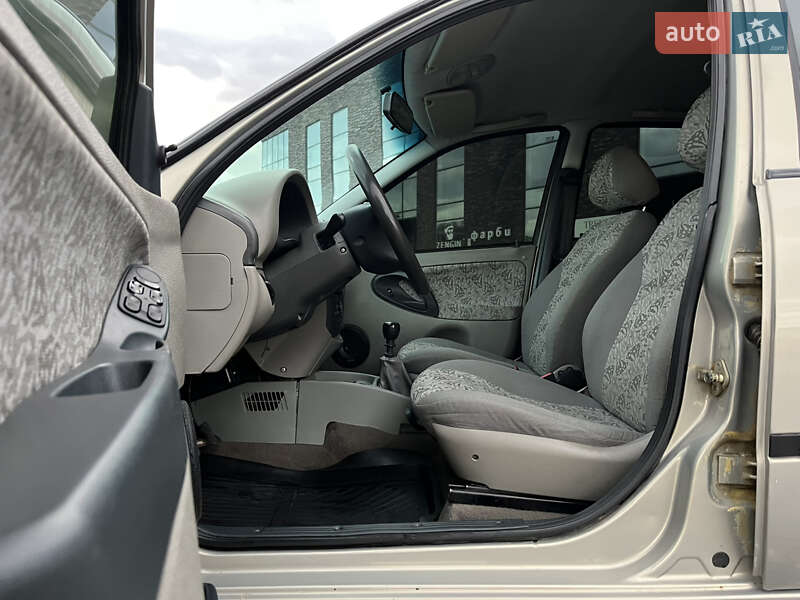 Седан ВАЗ / Lada 1118 Калина 2006 в Чернівцях