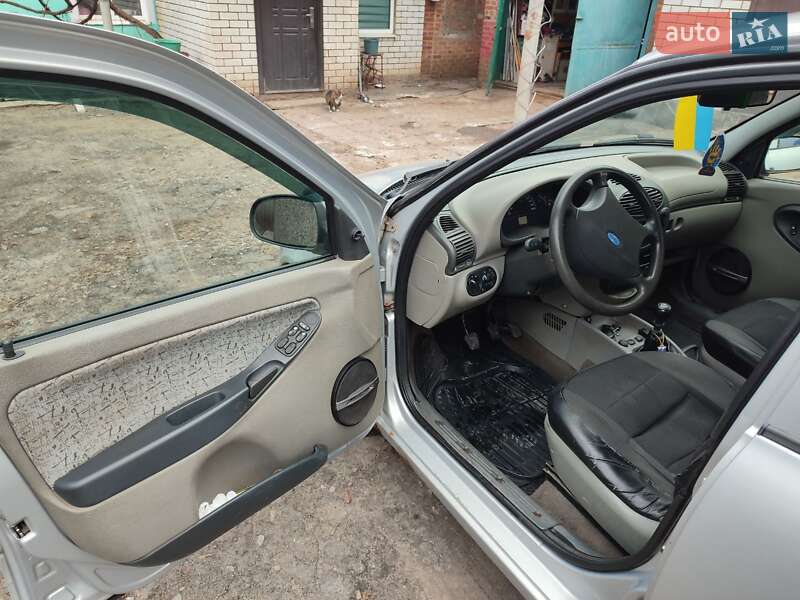 Хэтчбек ВАЗ / Lada 1119 Калина 2007 в Новой Водолаге фото 18 Хэтчбек ВАЗ / Lada 1119 Калина 2007 в Новой Водолаге