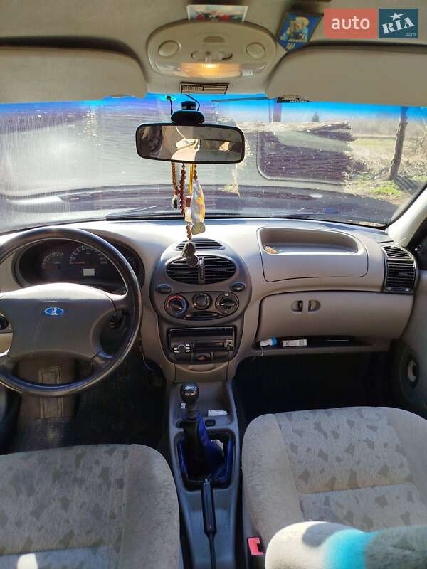 Хэтчбек ВАЗ / Lada 1119 Калина 2005 в Старом Самборе фото 10 Хэтчбек ВАЗ / Lada 1119 Калина 2005 в Старом Самборе