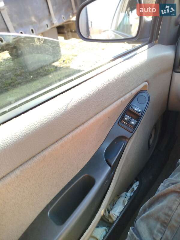 Хэтчбек ВАЗ / Lada 1119 Калина 2005 в Старом Самборе фото 11 Хэтчбек ВАЗ / Lada 1119 Калина 2005 в Старом Самборе