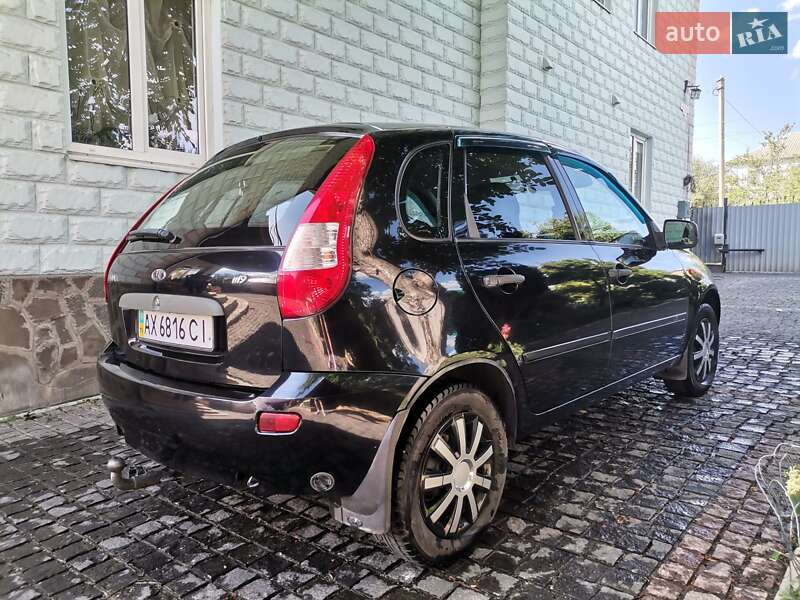 Хэтчбек ВАЗ / Lada 1119 Калина 2011 в Харькове