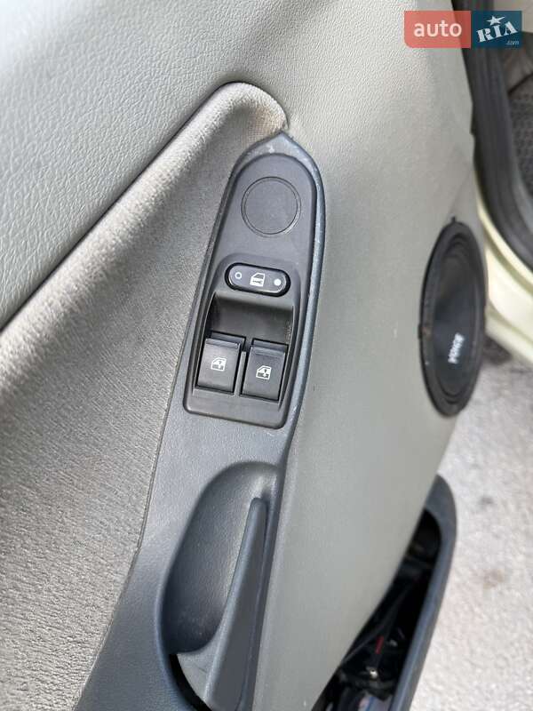 Хэтчбек ВАЗ / Lada 1119 Калина 2009 в Запорожье фото 14 Хэтчбек ВАЗ / Lada 1119 Калина 2009 в Запорожье