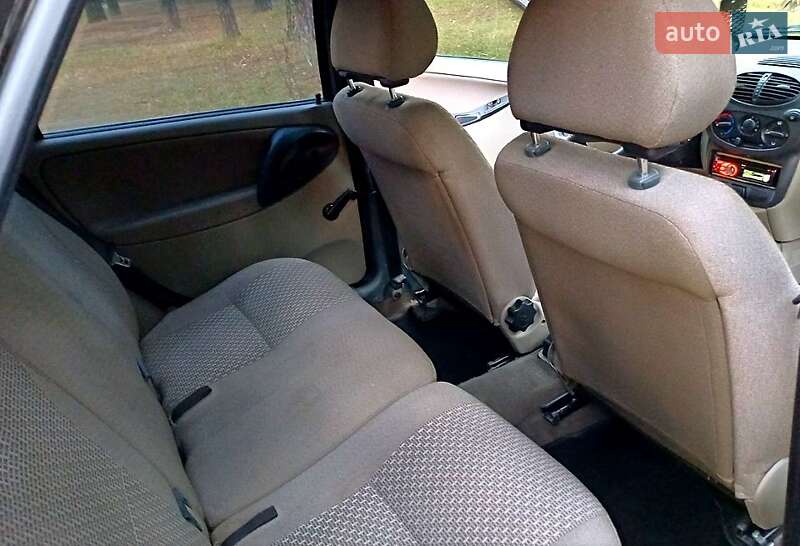 Хэтчбек ВАЗ / Lada 1119 Калина 2011 в Сумах фото 7 Хэтчбек ВАЗ / Lada 1119 Калина 2011 в Сумах