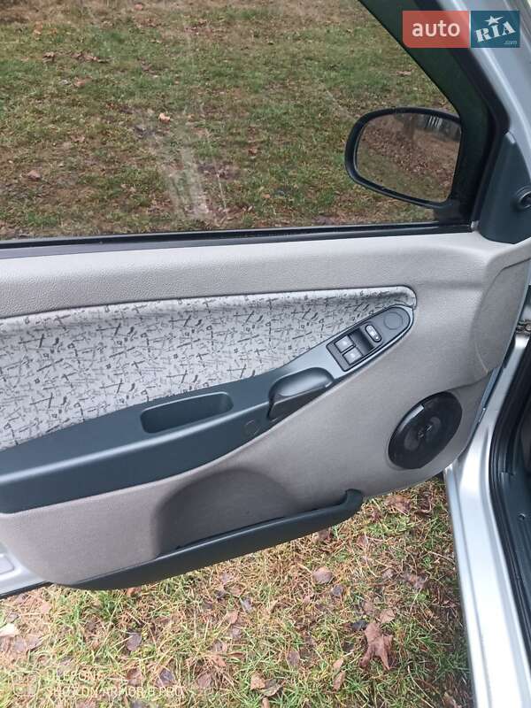 Хэтчбек ВАЗ / Lada 1119 Калина 2007 в Барановке фото 3 Хэтчбек ВАЗ / Lada 1119 Калина 2007 в Барановке