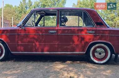 Седан ВАЗ / Lada 2103 1977 в 