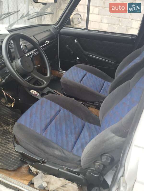 Седан ВАЗ / Lada 2103 1982 в Змиеве