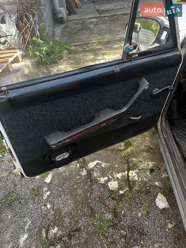 Седан ВАЗ / Lada 2103 1983 в Киеве
