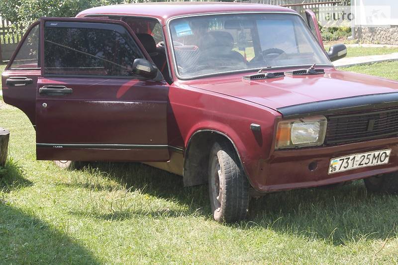 Седан ВАЗ / Lada 2105 1982 в Черновцах