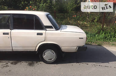 Седан ВАЗ / Lada 2105 1988 в Львові