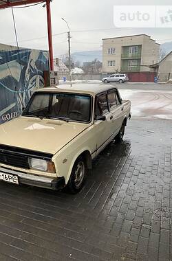 Седан ВАЗ / Lada 2105 1990 в Хусті