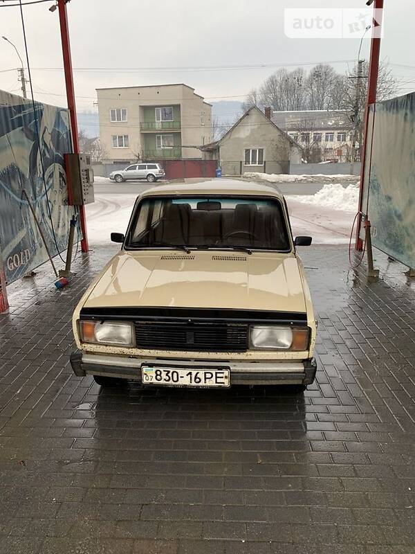 Седан ВАЗ / Lada 2105 1990 в Хусте