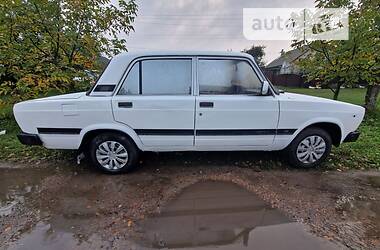 Седан ВАЗ / Lada 2105 1995 в Ромнах