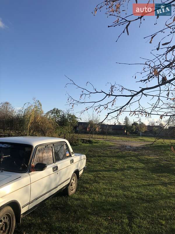 Седан ВАЗ / Lada 2105 1980 в Рава-Руській