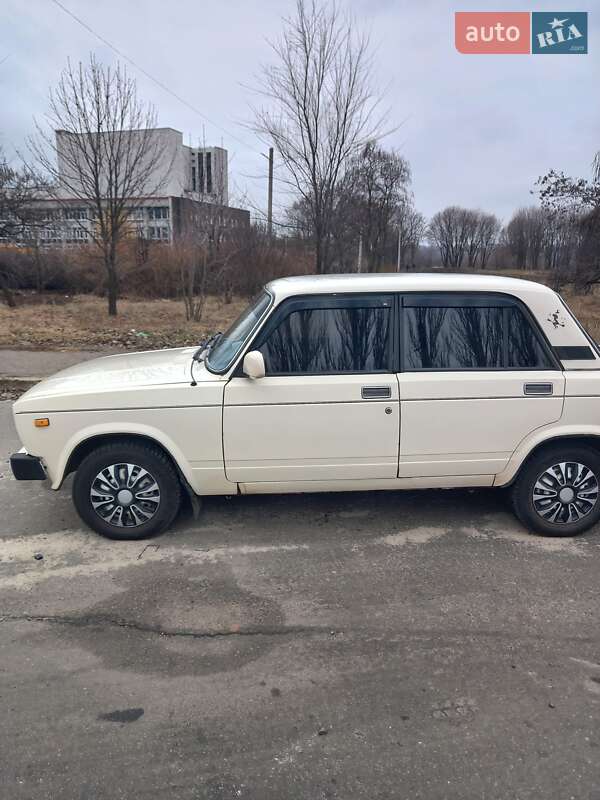 Седан ВАЗ / Lada 2105 1990 в Кривом Роге фото 7 Седан ВАЗ / Lada 2105 1990 в Кривом Роге