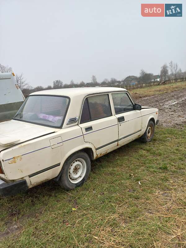 Седан ВАЗ / Lada 2105 1989 в Олевске