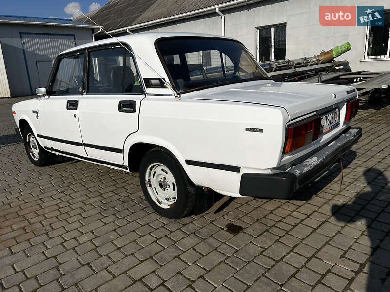 Седан ВАЗ / Lada 2105 1992 в Нововолынске
