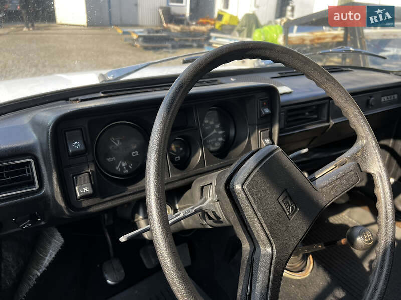 Седан ВАЗ / Lada 2105 1992 в Нововолынске