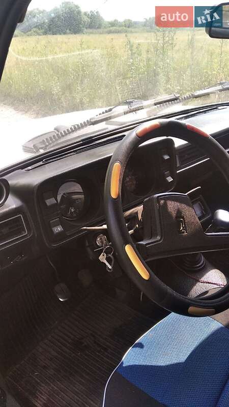 Седан ВАЗ / Lada 2105 1993 в Харькове