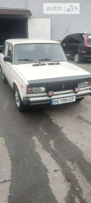 Седан ВАЗ / Lada 2105 1990 в Миколаєві