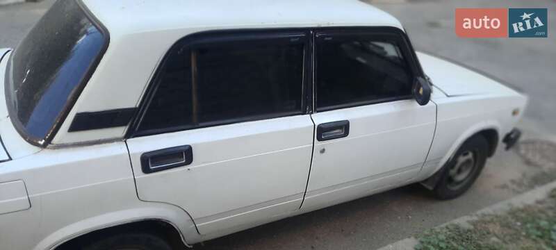 Седан ВАЗ / Lada 2105 1986 в Херсоні