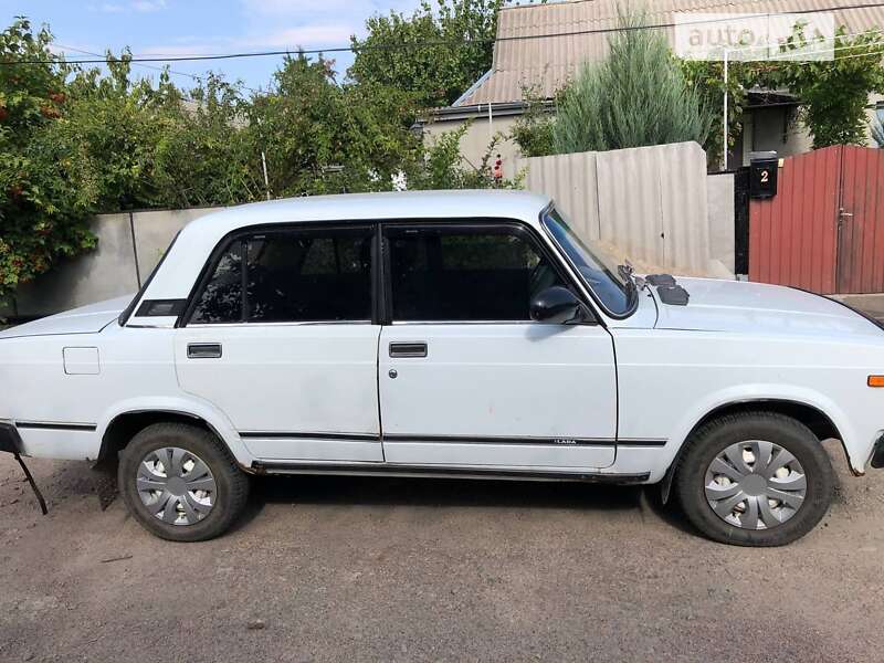 Седан ВАЗ / Lada 2105 1999 в Первомайске