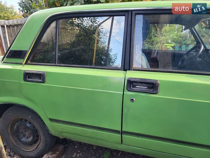 Седан ВАЗ / Lada 2105 1981 в Харькове