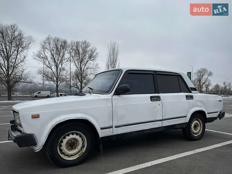 Седан ВАЗ / Lada 2105 1982 в Києві