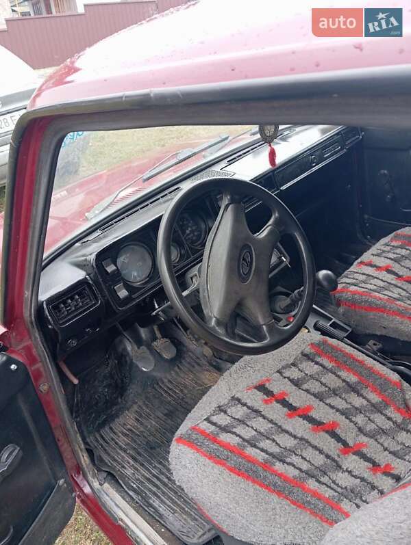 Седан ВАЗ / Lada 2105 1989 в Черновцах