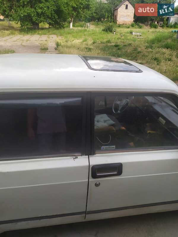 Седан ВАЗ / Lada 2105 1990 в Кривом Роге фото 6 Седан ВАЗ / Lada 2105 1990 в Кривом Роге