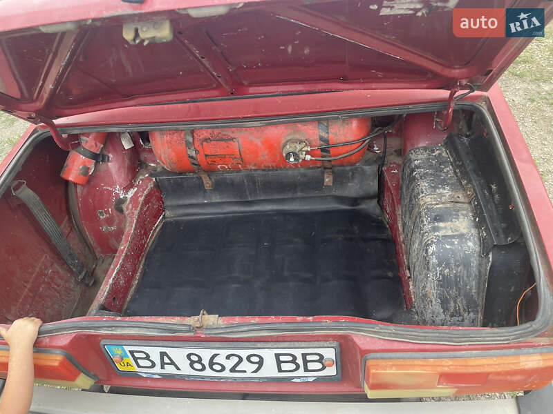 Седан ВАЗ / Lada 2105 1989 в Ольшанке фото 4 Седан ВАЗ / Lada 2105 1989 в Ольшанке