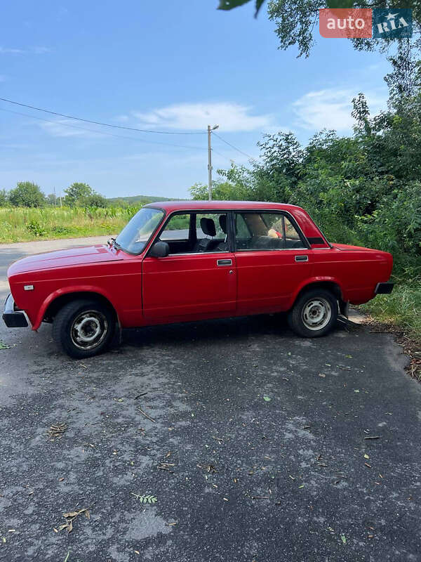 Седан ВАЗ / Lada 2105 1982 в Львові