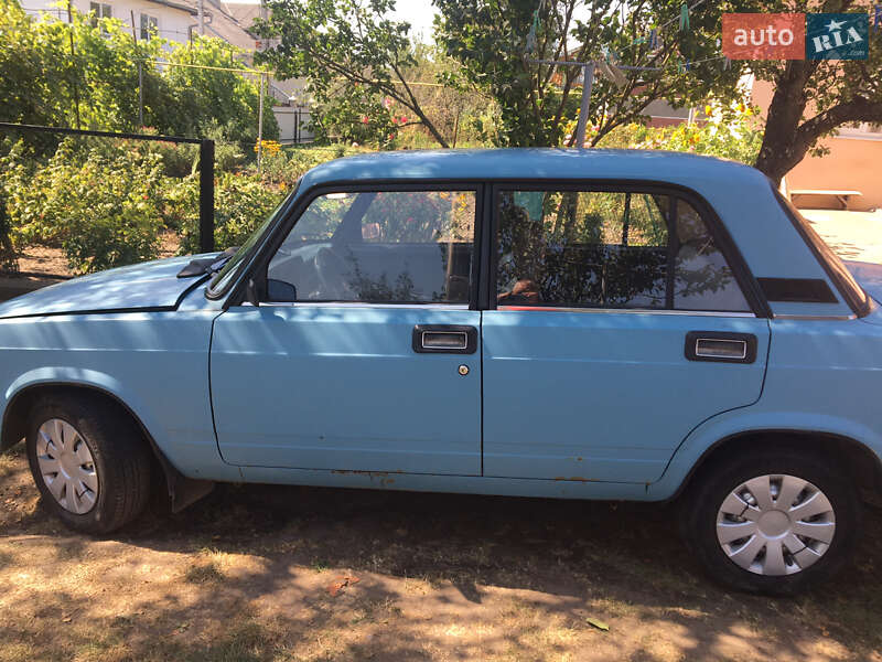 Седан ВАЗ / Lada 2105 1987 в Черновцах