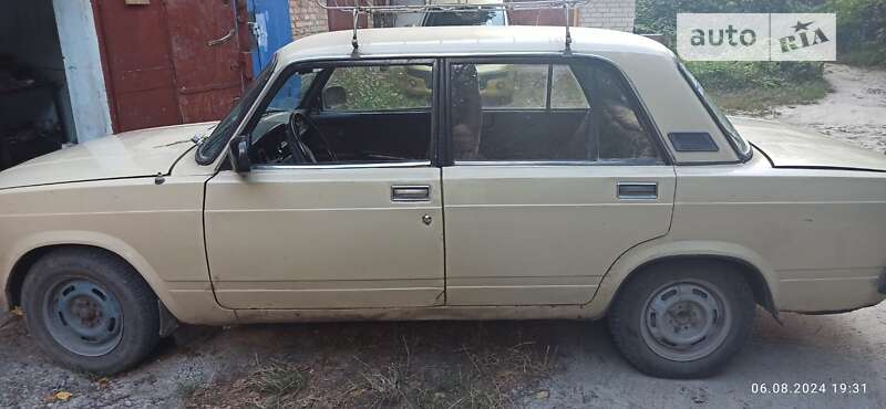 Седан ВАЗ / Lada 2105 1982 в Каневе