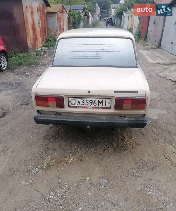 Седан ВАЗ / Lada 2105 1982 в Киеве