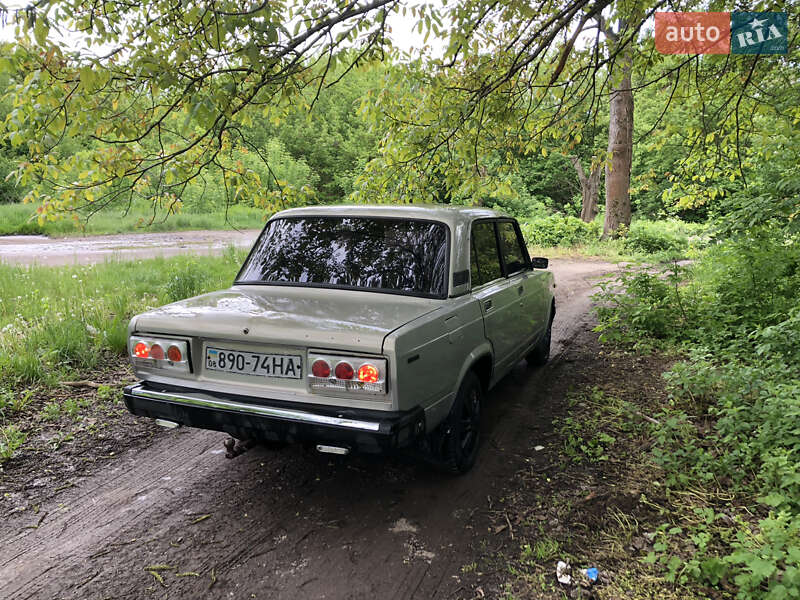 Седан ВАЗ / Lada 2105 1986 в Черновцах