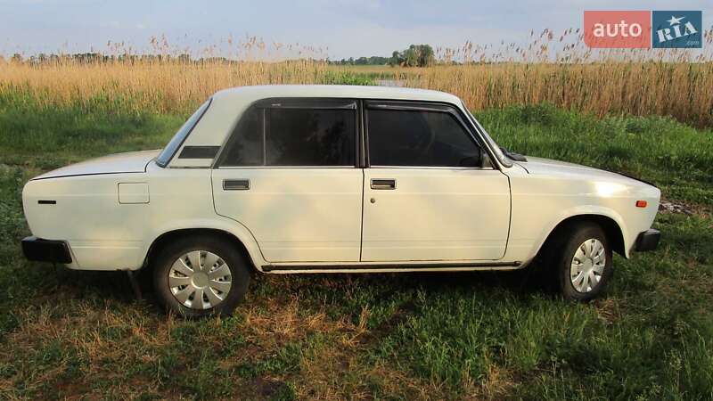 Седан ВАЗ / Lada 2105 1992 в Сахновщині