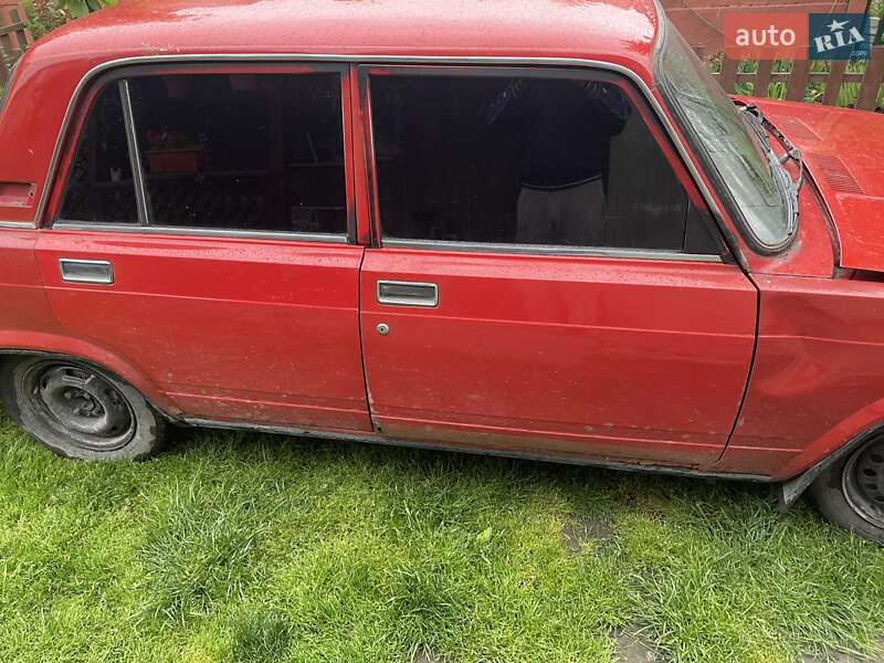 Седан ВАЗ / Lada 2105 1983 в Городку