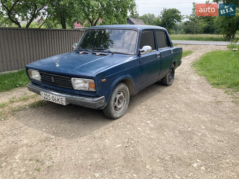 Седан ВАЗ / Lada 2105 1983 в Черновцах