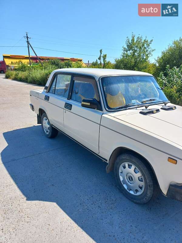 Седан ВАЗ / Lada 2105 1996 в Хотине