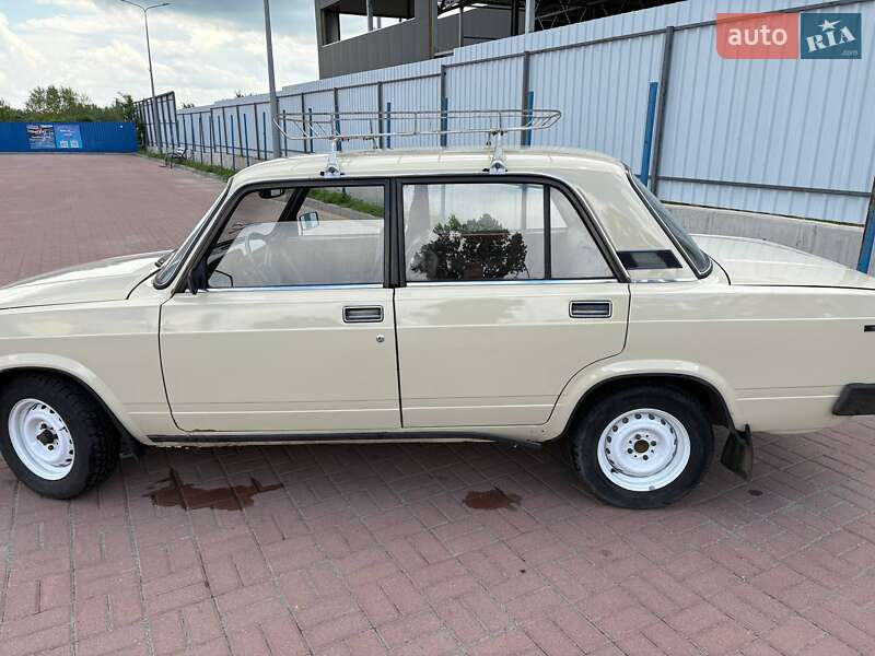 Седан ВАЗ / Lada 2105 1984 в Полтаве