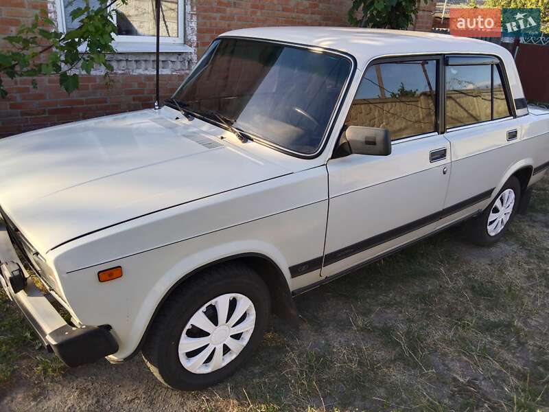 Седан ВАЗ / Lada 2105 1988 в Новых Санжарах