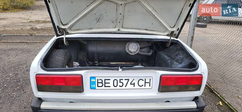 Седан ВАЗ / Lada 2105 2001 в Николаеве