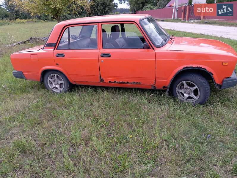 Седан ВАЗ / Lada 2105 1982 в Борисполе