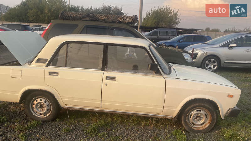 Седан ВАЗ / Lada 2105 1981 в Нововолынске