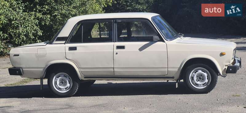 Седан ВАЗ / Lada 2105 1995 в Умани